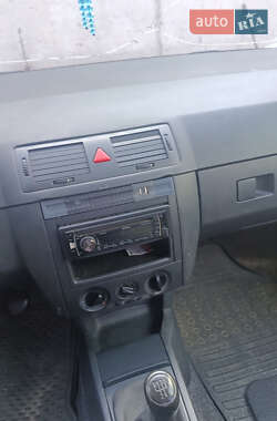 Седан Skoda Fabia 2006 в 