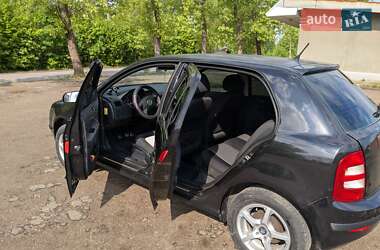 Хэтчбек Skoda Fabia 2003 в 