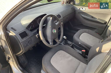 Хетчбек Skoda Fabia 2004 в 