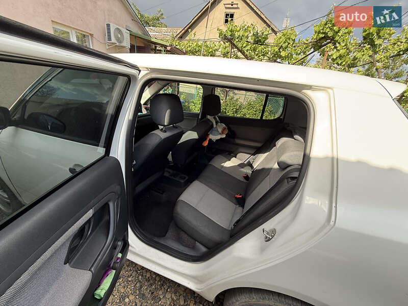 Хетчбек Skoda Fabia 2014 в Ужгороді