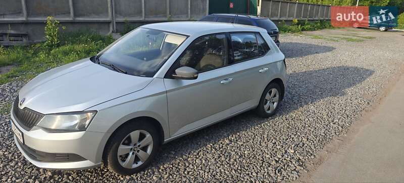 Хэтчбек Skoda Fabia 2015 в Киеве