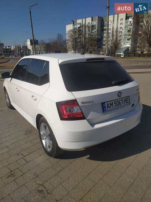 Хэтчбек Skoda Fabia 2016 в Дрогобыче