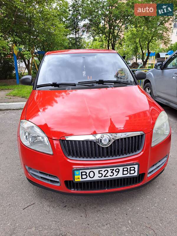 Хетчбек Skoda Fabia 2008 в 