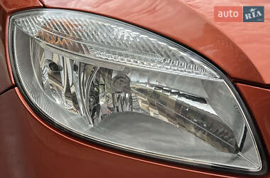 Хетчбек Skoda Fabia 2009 в 