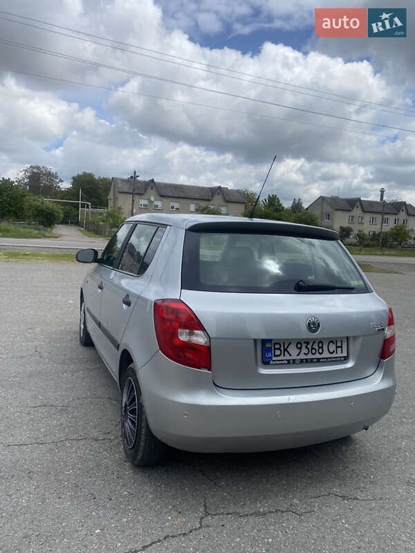 Хэтчбек Skoda Fabia 2010 в Дубно