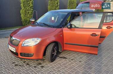 Хэтчбек Skoda Fabia 2009 в 