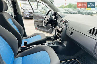 Седан Skoda Fabia 2003 в 
