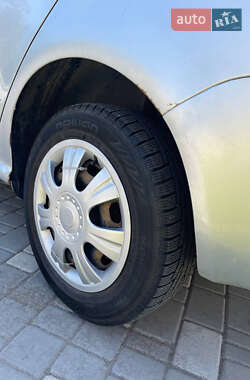 Хэтчбек Skoda Fabia 2003 в 