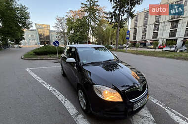 Хетчбек Skoda Fabia 2007 в Чернівцях