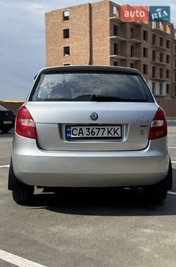 Хэтчбек Skoda Fabia 2011 в 