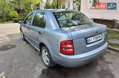 Седан Skoda Fabia 2002 в 