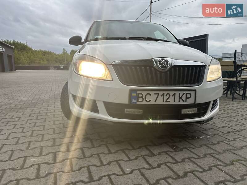 Хэтчбек Skoda Fabia 2014 в 