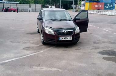 Хэтчбек Skoda Fabia 2010 в 