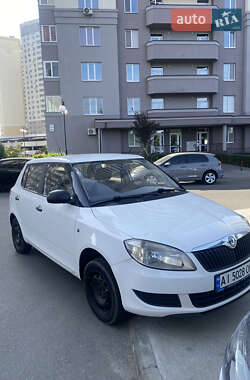 Хэтчбек Skoda Fabia 2012 в 