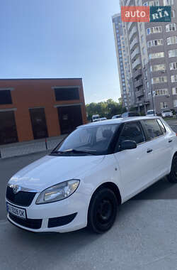 Хэтчбек Skoda Fabia 2012 в 