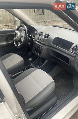 Хэтчбек Skoda Fabia 2012 в 
