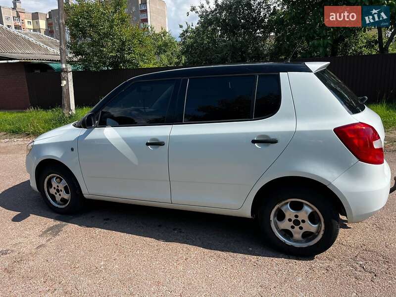 Хэтчбек Skoda Fabia 2012 в Чернигове