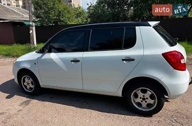 Хэтчбек Skoda Fabia 2012 в 
