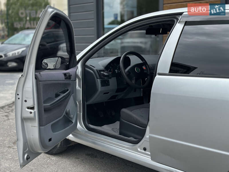 Хетчбек Skoda Fabia 2002 в Шептицькому