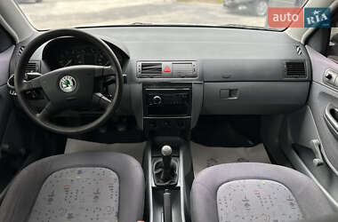 Хэтчбек Skoda Fabia 2002 в 