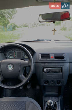 Седан Skoda Fabia 2005 в 