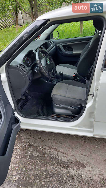 Хетчбек Skoda Fabia 2010 в Буську