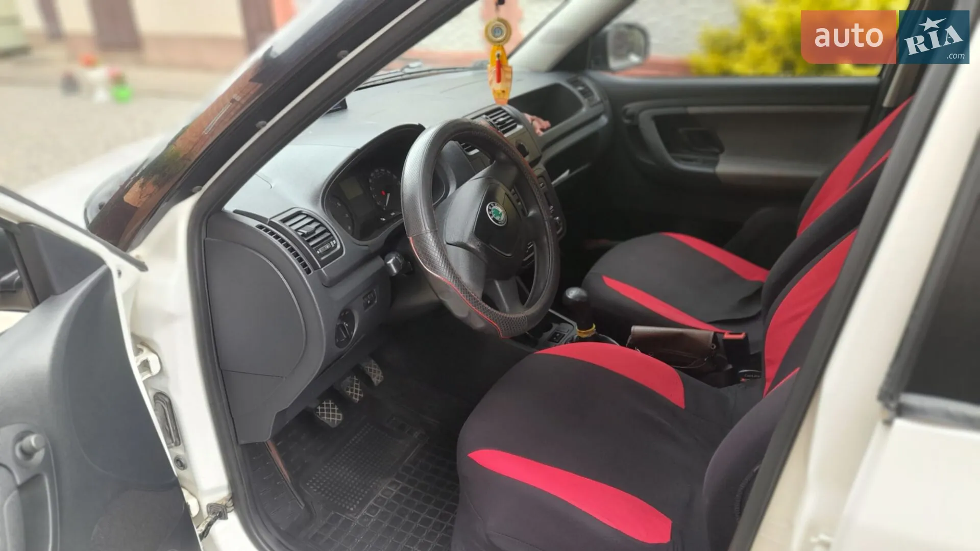2011 Skoda Fabia - мініатюра 12