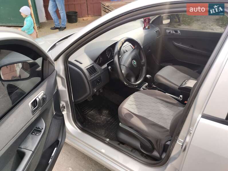 Седан Skoda Fabia 2006 в Михновцах