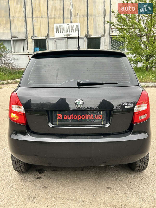 Хетчбек Skoda Fabia 2010 в Сумах