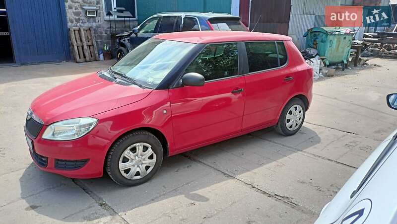 Хэтчбек Skoda Fabia 2012 в 