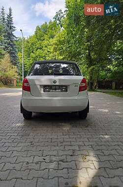 Хетчбек Skoda Fabia 2011 в 