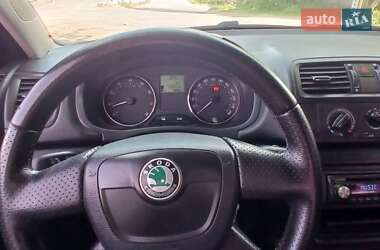 Хэтчбек Skoda Fabia 2010 в 