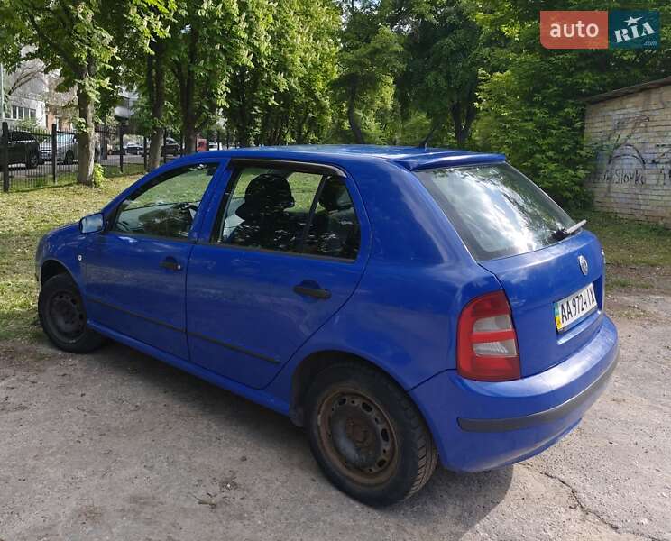 Хэтчбек Skoda Fabia 2004 в Киеве