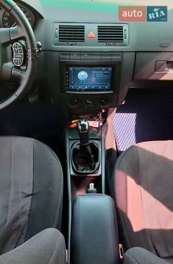 Седан Skoda Fabia 2002 в 