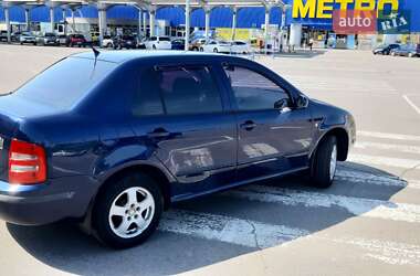 Седан Skoda Fabia 2002 в 
