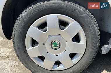 Хэтчбек Skoda Fabia 2006 в 