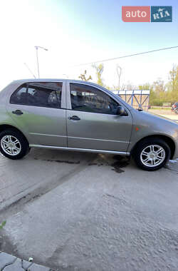 Хетчбек Skoda Fabia 2006 в 