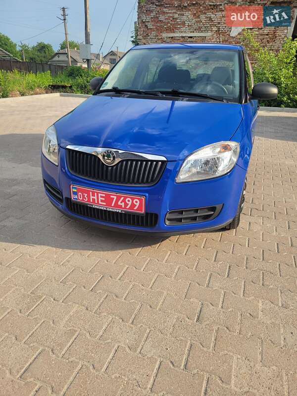 Хэтчбек Skoda Fabia 2010 в 