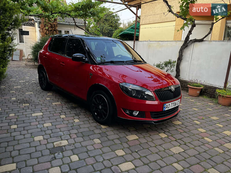 Хэтчбек Skoda Fabia 2011 в 