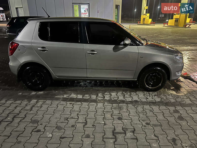 Хэтчбек Skoda Fabia 2015 в Луцке