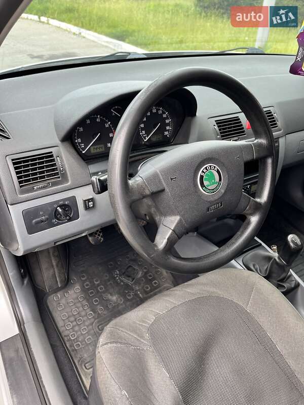 Седан Skoda Fabia 2002 в Жовкві