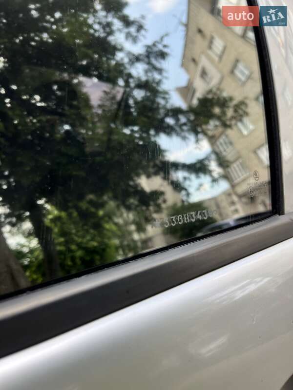Седан Skoda Fabia 2002 в Жовкві