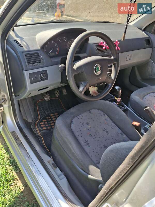 Седан Skoda Fabia 2003 в Береговому