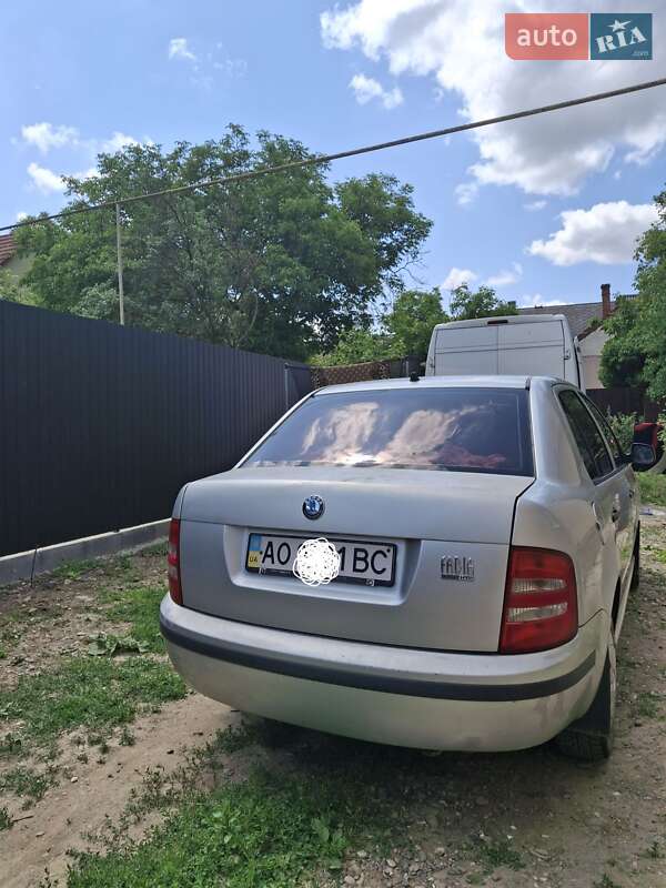 Седан Skoda Fabia 2003 в Береговому