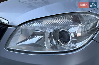 Хэтчбек Skoda Fabia 2012 в 
