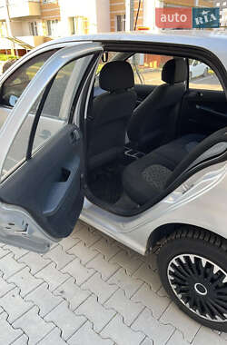 Хэтчбек Skoda Fabia 2006 в 
