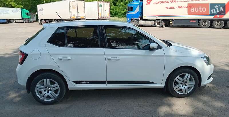Хетчбек Skoda Fabia 2017 в Дніпрі