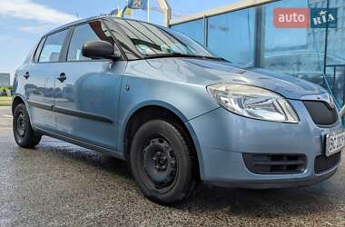 Хэтчбек Skoda Fabia 2009 в 