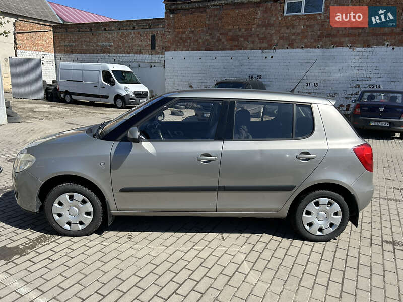 Хэтчбек Skoda Fabia 2008 в Черновцах