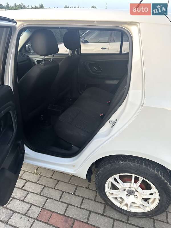 Хэтчбек Skoda Fabia 2012 в Хусте